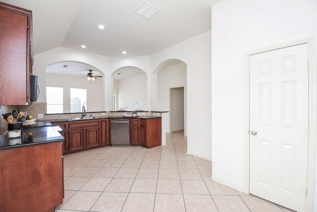 2111 Sailwind Drive, Pearland, TX 77584