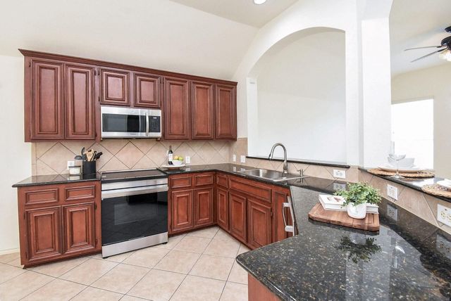 2111 Sailwind Drive, Pearland, TX 77584