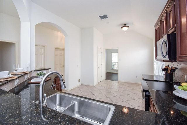 2111 Sailwind Drive, Pearland, TX 77584