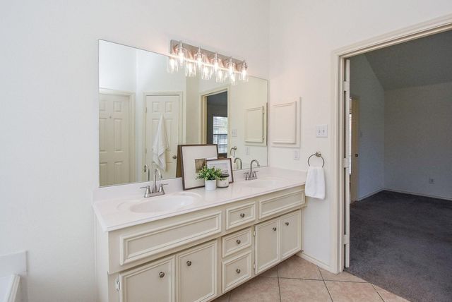 2111 Sailwind Drive, Pearland, TX 77584