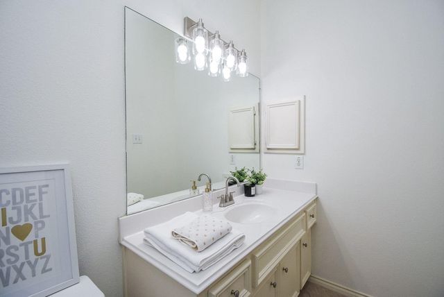 2111 Sailwind Drive, Pearland, TX 77584