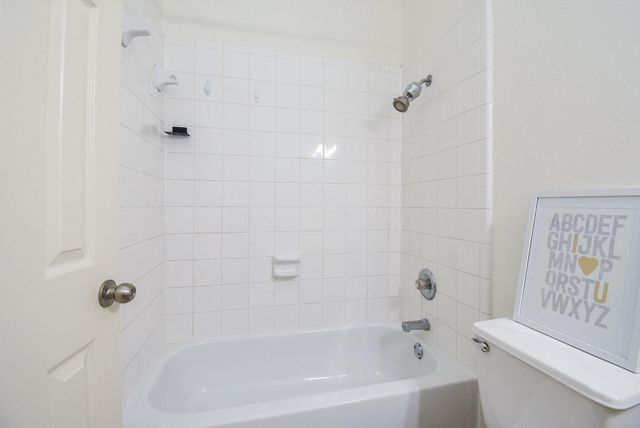 2111 Sailwind Drive, Pearland, TX 77584