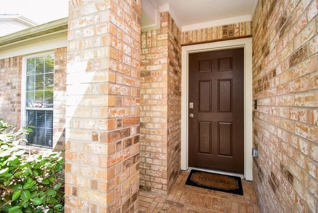 2111 Sailwind Drive, Pearland, TX 77584