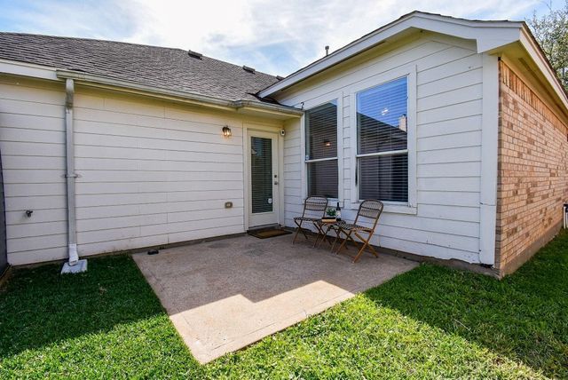 2111 Sailwind Drive, Pearland, TX 77584