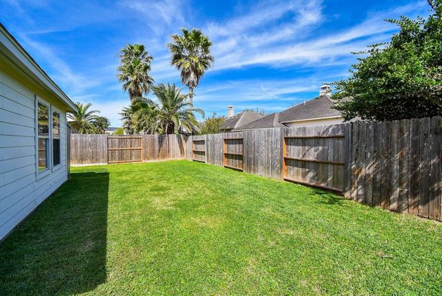 2111 Sailwind Drive, Pearland, TX 77584