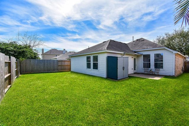 2111 Sailwind Drive, Pearland, TX 77584