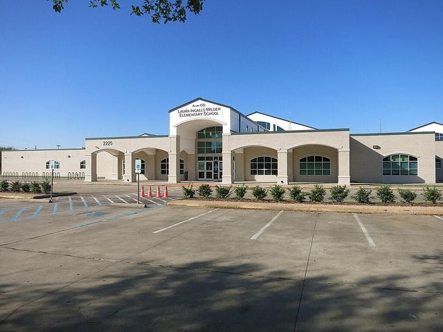 2111 Sailwind Drive, Pearland, TX 77584