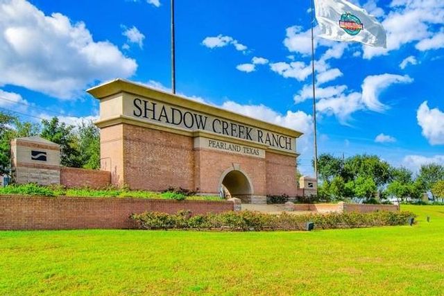 2111 Sailwind Drive, Pearland, TX 77584