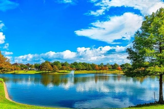 2111 Sailwind Drive, Pearland, TX 77584