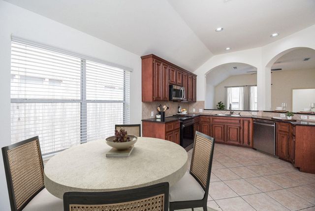 2111 Sailwind Drive, Pearland, TX 77584