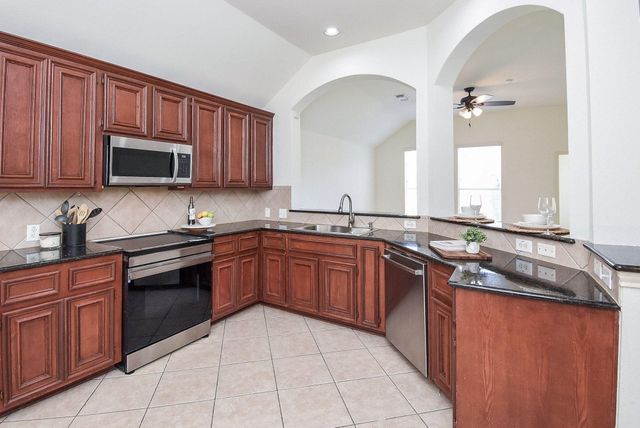 2111 Sailwind Drive, Pearland, TX 77584