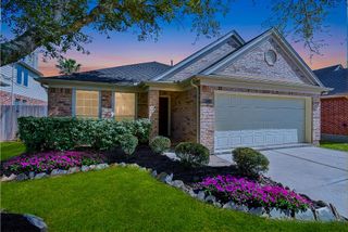 2111 Sailwind Drive, Pearland, TX 77584