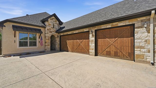 1329 RIVER PLACE DR, New Braunfels, TX 78130