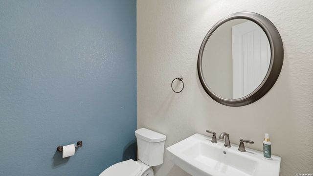 1329 RIVER PLACE DR, New Braunfels, TX 78130