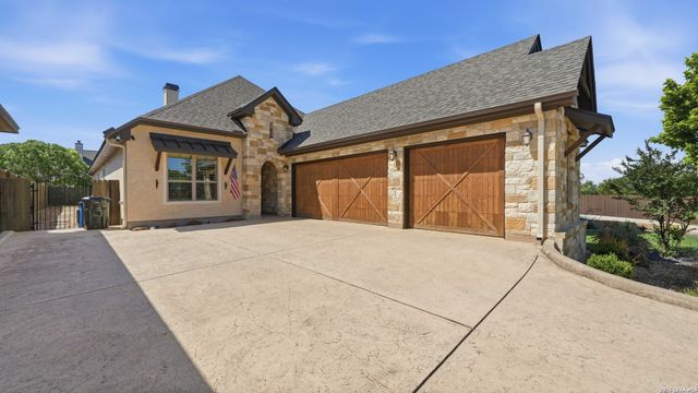 1329 RIVER PLACE DR, New Braunfels, TX 78130