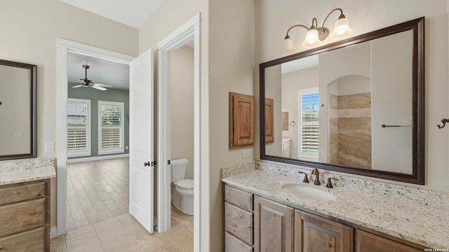 1329 RIVER PLACE DR, New Braunfels, TX 78130
