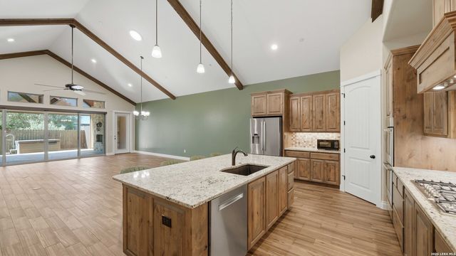 1329 RIVER PLACE DR, New Braunfels, TX 78130