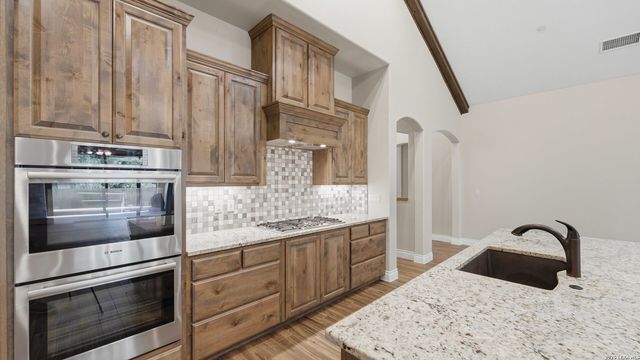 1329 RIVER PLACE DR, New Braunfels, TX 78130
