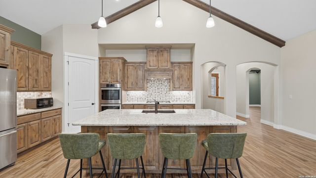 1329 RIVER PLACE DR, New Braunfels, TX 78130
