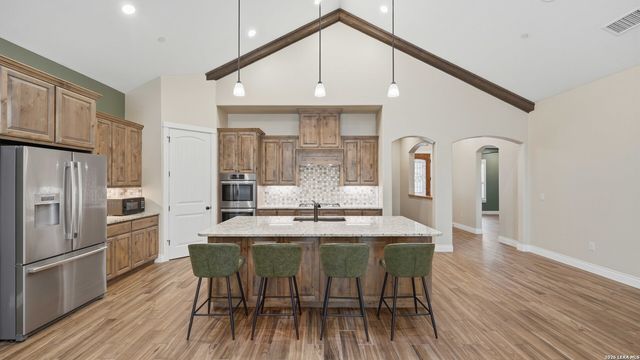 1329 RIVER PLACE DR, New Braunfels, TX 78130