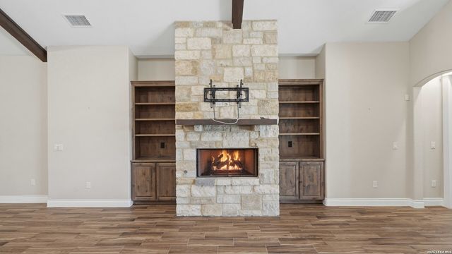 1329 RIVER PLACE DR, New Braunfels, TX 78130