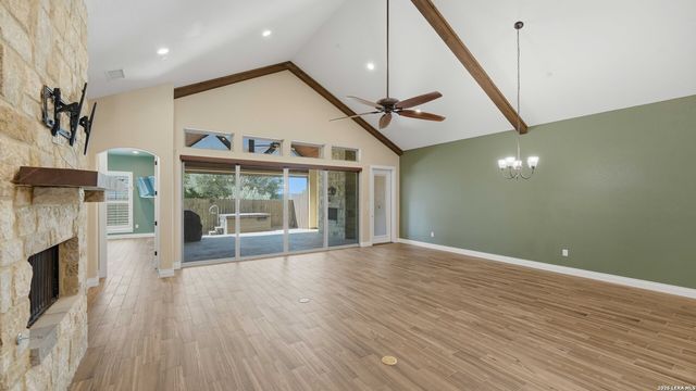 1329 RIVER PLACE DR, New Braunfels, TX 78130