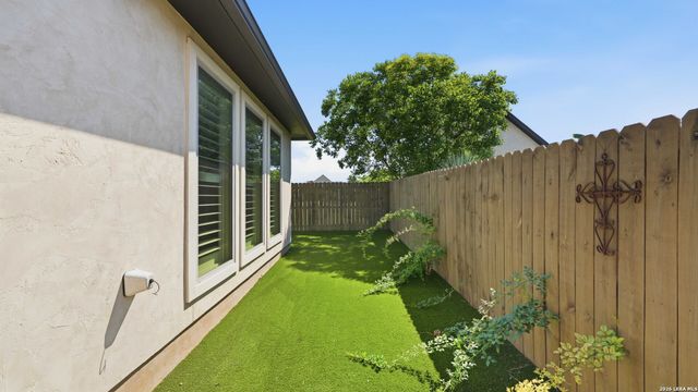 1329 RIVER PLACE DR, New Braunfels, TX 78130