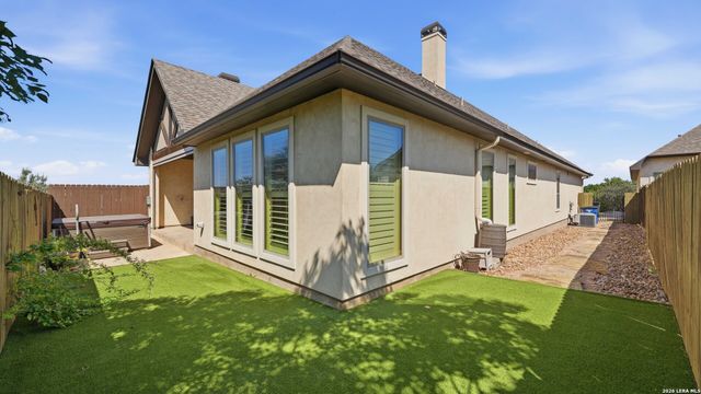 1329 RIVER PLACE DR, New Braunfels, TX 78130