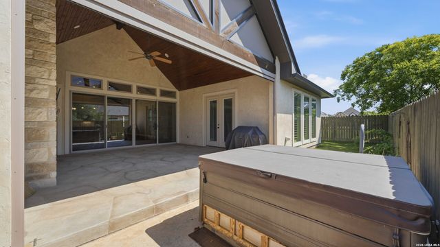 1329 RIVER PLACE DR, New Braunfels, TX 78130