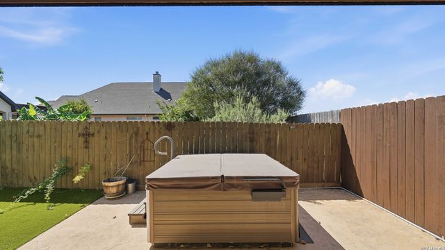 1329 RIVER PLACE DR, New Braunfels, TX 78130