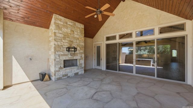 1329 RIVER PLACE DR, New Braunfels, TX 78130