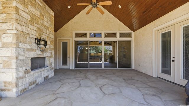 1329 RIVER PLACE DR, New Braunfels, TX 78130