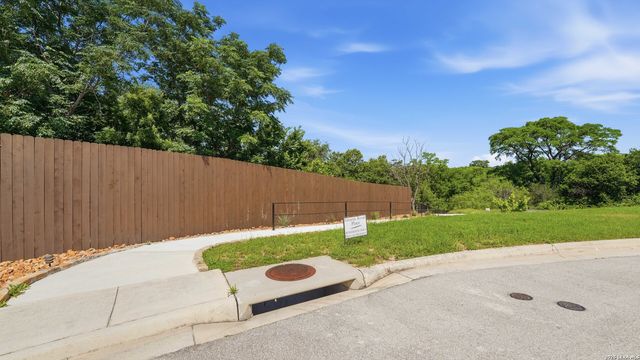1329 RIVER PLACE DR, New Braunfels, TX 78130