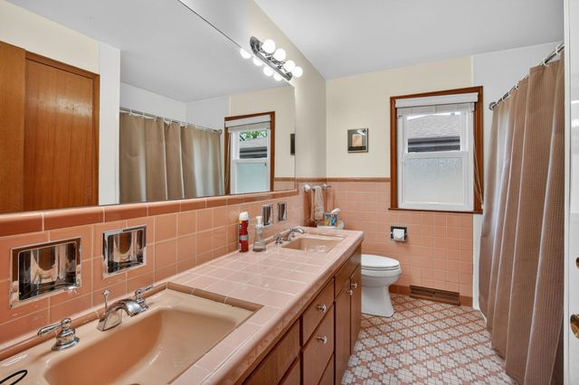 7208 Bellaire Avenue, Windsor Heights, IA 50324