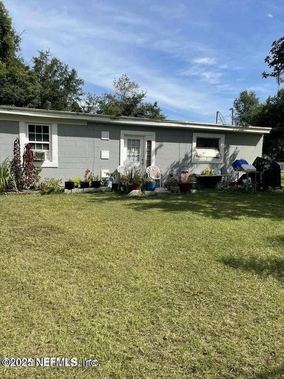 10603 BRIARCLIFF Road E, Jacksonville, FL 32218
