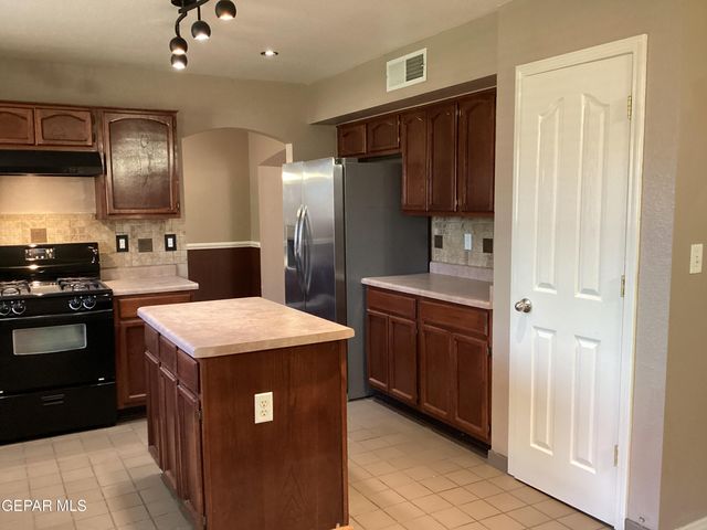 683 Juan Munoz Court, El Paso, TX 79932