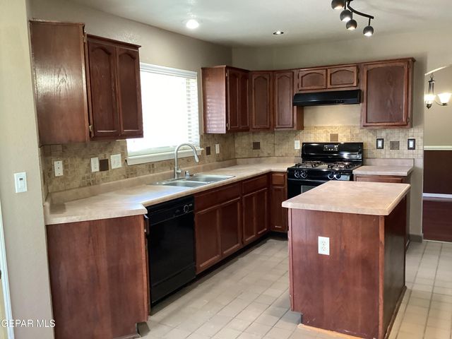 683 Juan Munoz Court, El Paso, TX 79932