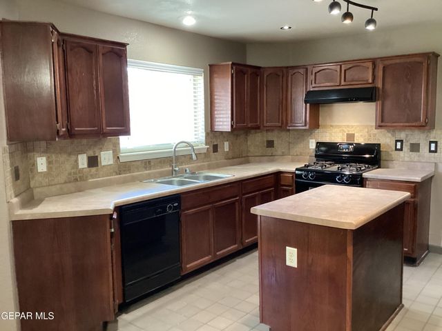 683 Juan Munoz Court, El Paso, TX 79932