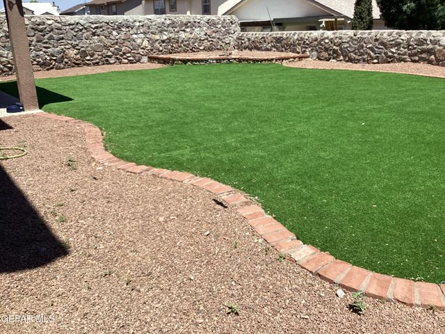 683 Juan Munoz Court, El Paso, TX 79932