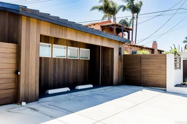 3761 Oleander Dr, San Diego, CA 92106