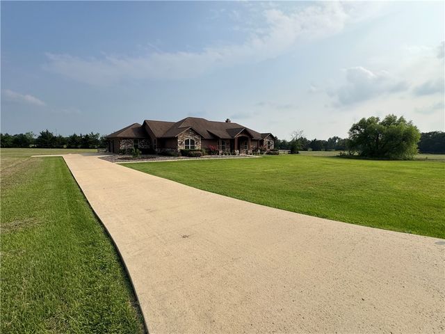 9621 Scarborough Drive, Iola, TX 77861