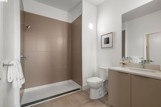 1545 1545 32nd Street 309, Oakland, CA 94608