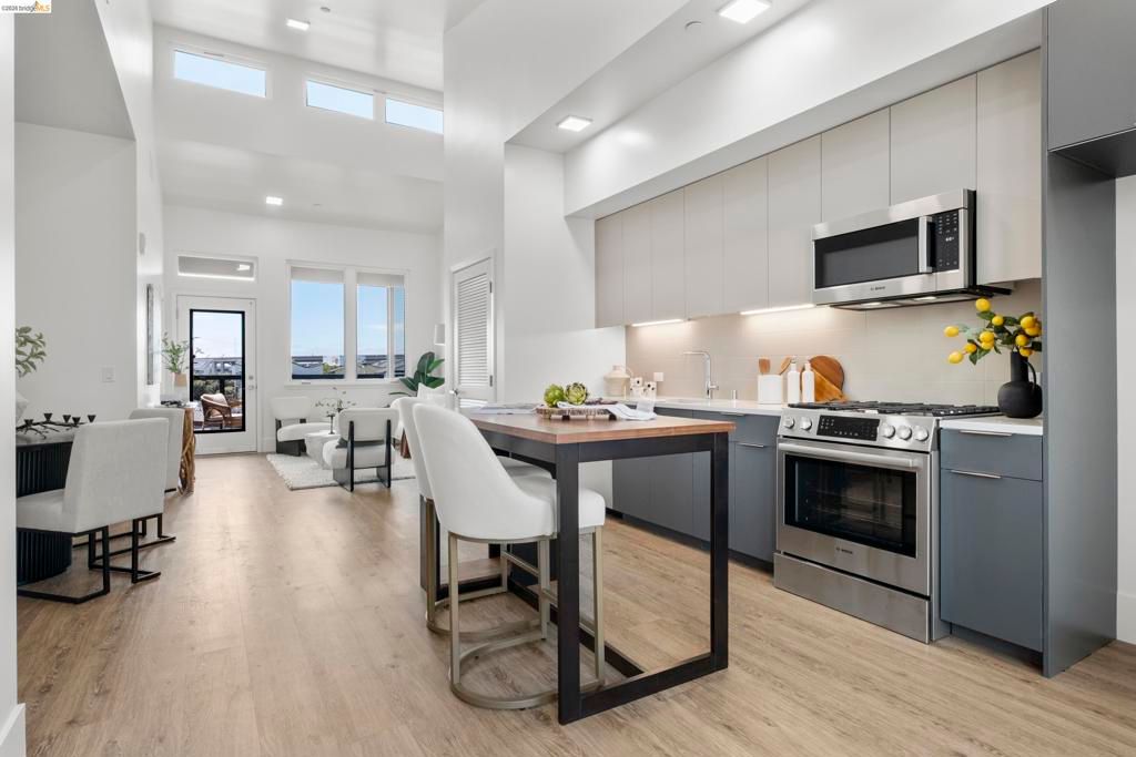 Image 2 of property listing at 1545 1545 32nd Street 309, Oakland, CA 94608