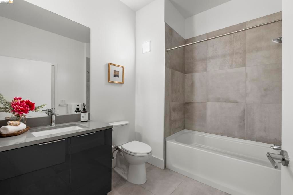 Image 24 of property listing at 1545 1545 32nd Street 309, Oakland, CA 94608