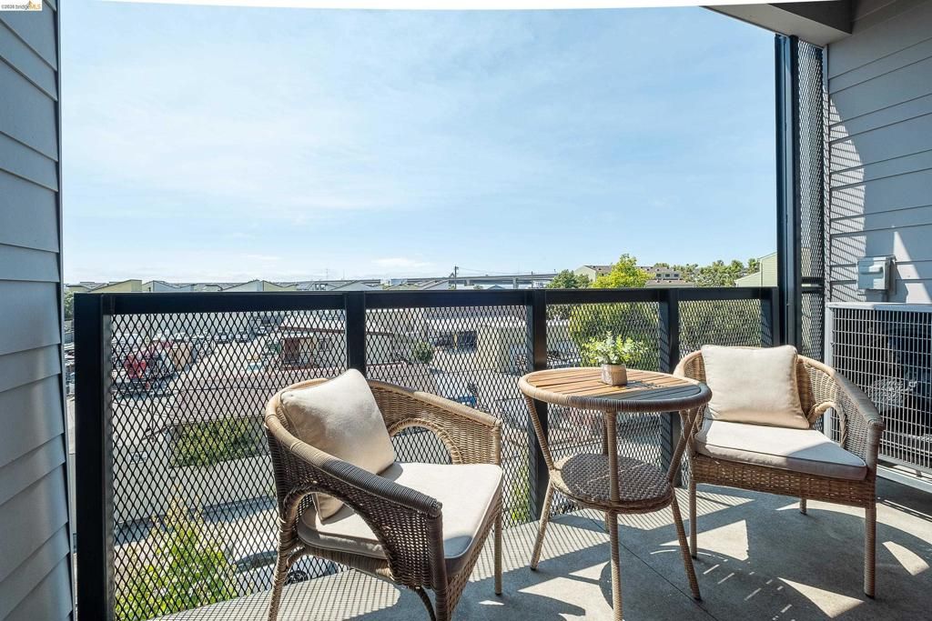 Image 27 of property listing at 1545 1545 32nd Street 309, Oakland, CA 94608