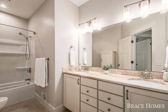 578 Stonehenge Drive SW, Grandville, MI 49418