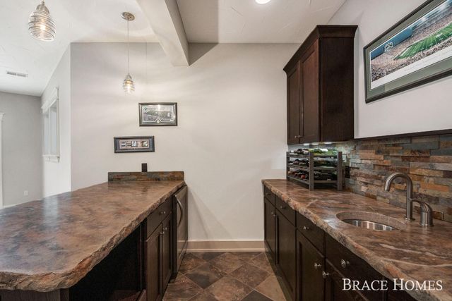 578 Stonehenge Drive SW, Grandville, MI 49418