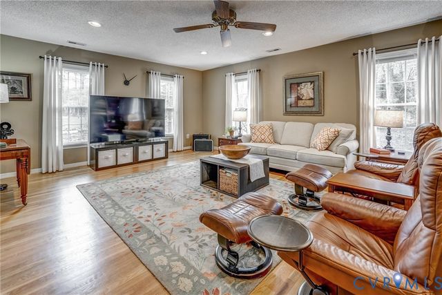 9410 Laurel Grove Rd, Mechanicsville, VA 23116