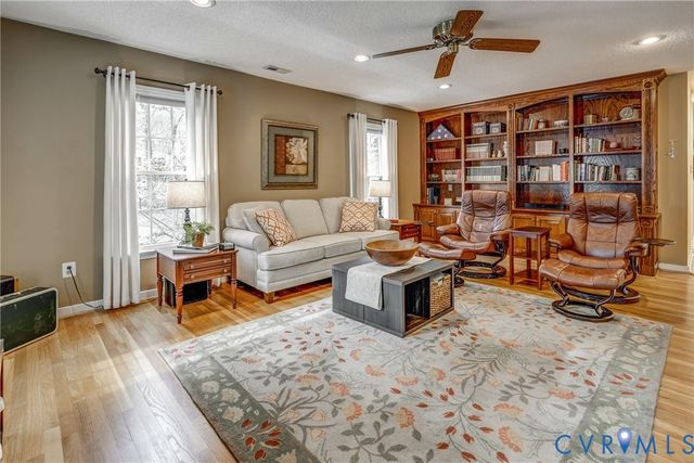 9410 Laurel Grove Rd, Mechanicsville, VA 23116