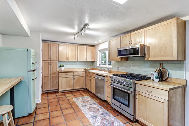 615 Edith Boulevard SE, Albuquerque, NM 87102